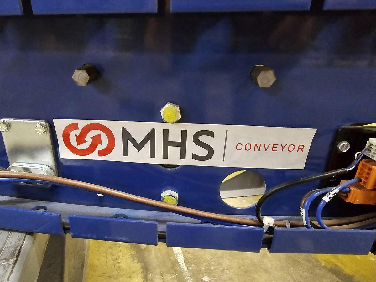Used MHS Itoh Denki 22" MDR 60 Degree Zero Pressure Accumulation Conveyor (#285)