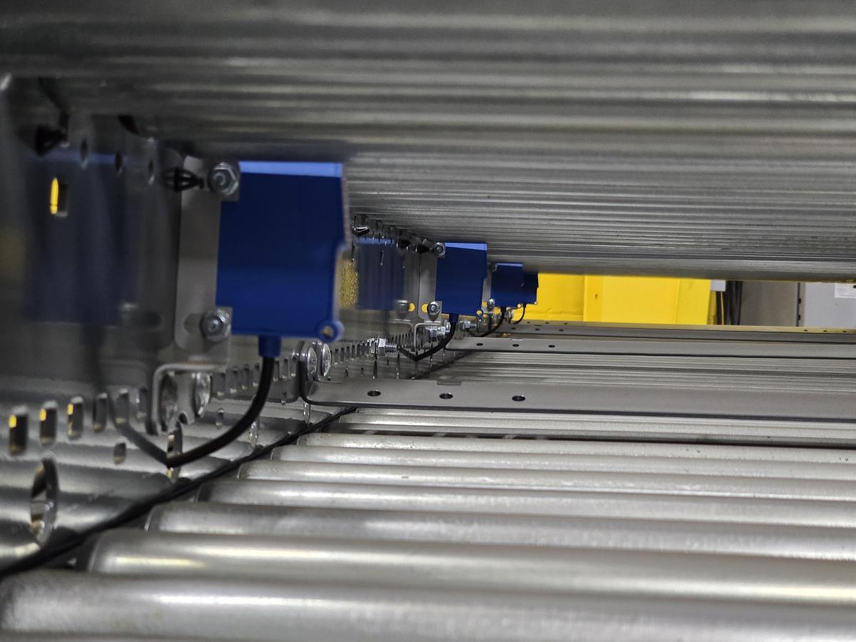 Used Intelligrated 28" x 48' MDR Zero Pressure Accumulation Conveyor (#611)