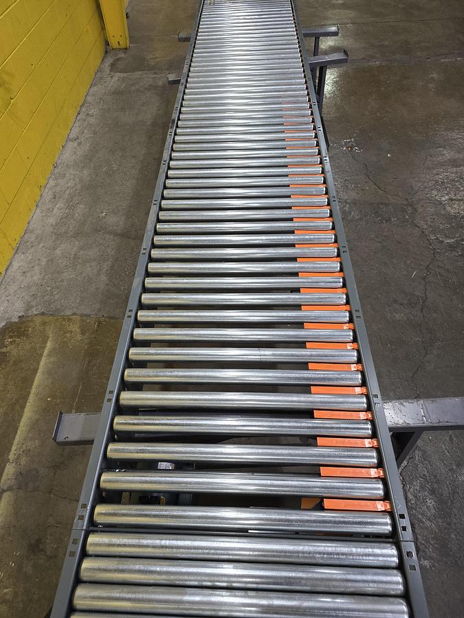 2018 Intelligrated 30.5"w x 15' Live Roller V-Belt Conveyor (529)