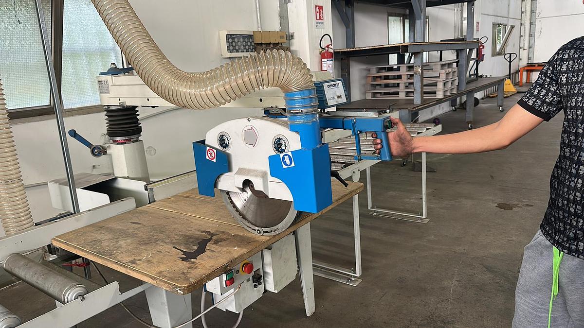 Usato Troncatrice RADIALE OMGA 900/5