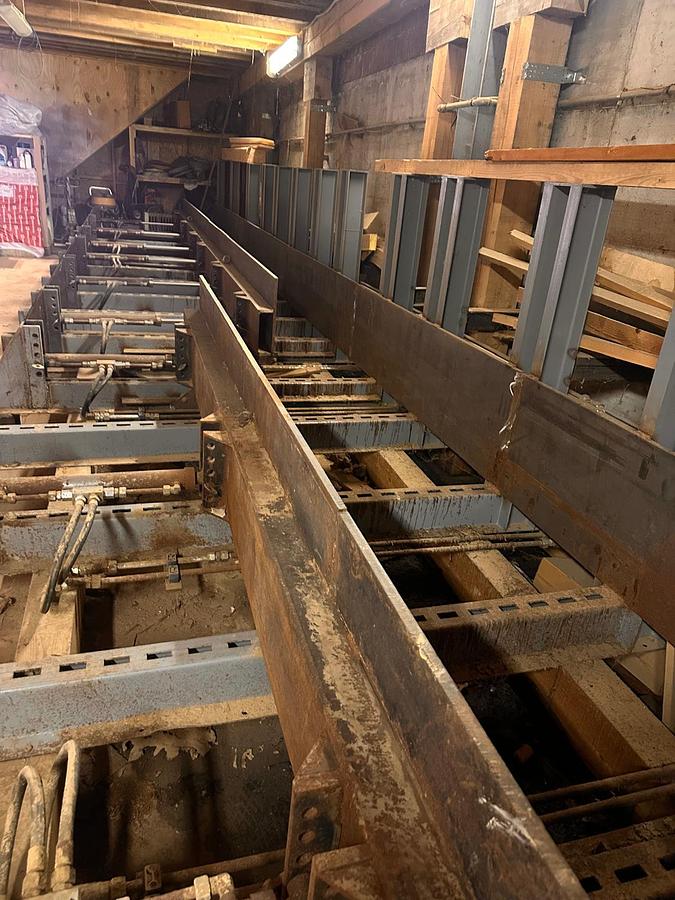 Usato STRETTOIO ORIZZONTALE PER TRAVI LAMELLARI 12 MT