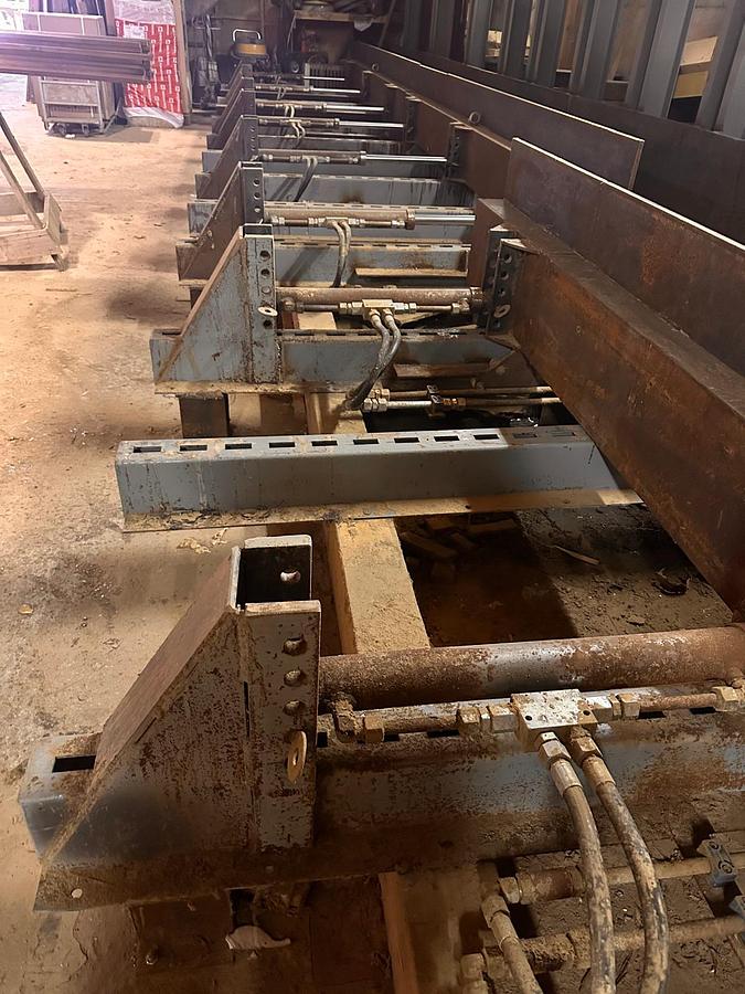 Usato STRETTOIO ORIZZONTALE PER TRAVI LAMELLARI 12 MT