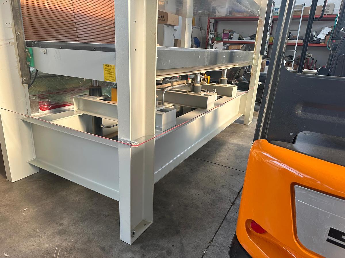 Revisionato PRESSA A CALDO ITALPRESSE XL6J 3000X1300 - apertura 650 mm