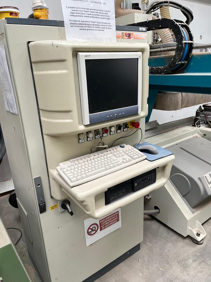 Revisionato centro di lavoro ESSETEAM 4 assi