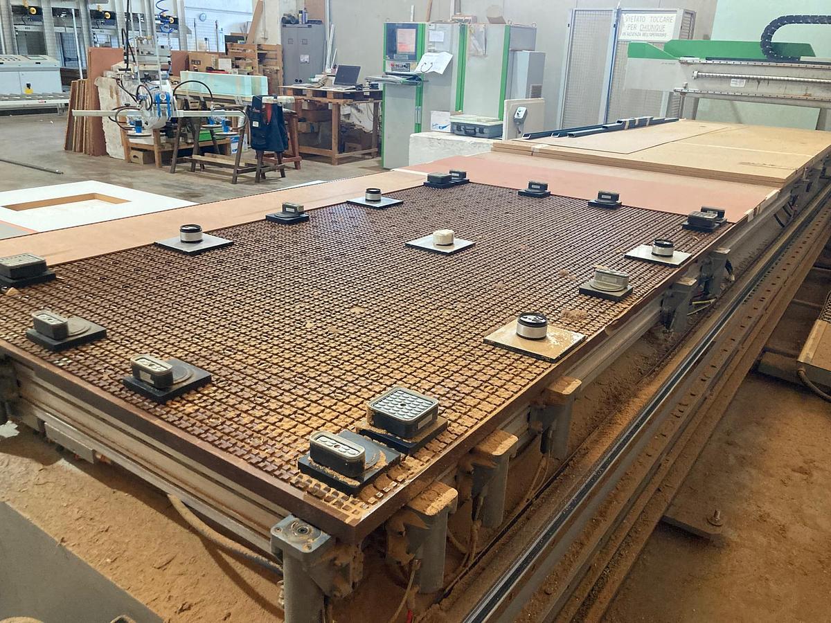 Revisionato centro di lavoro BIESSE ROVER 35 FT XL2 - NESTING 