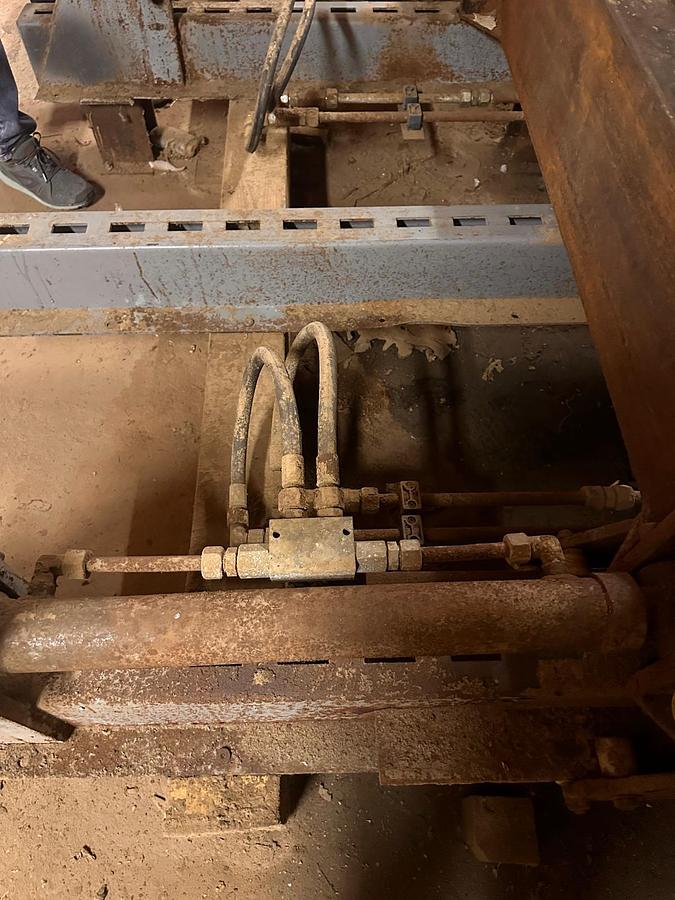 Usato STRETTOIO ORIZZONTALE PER TRAVI LAMELLARI 12 MT