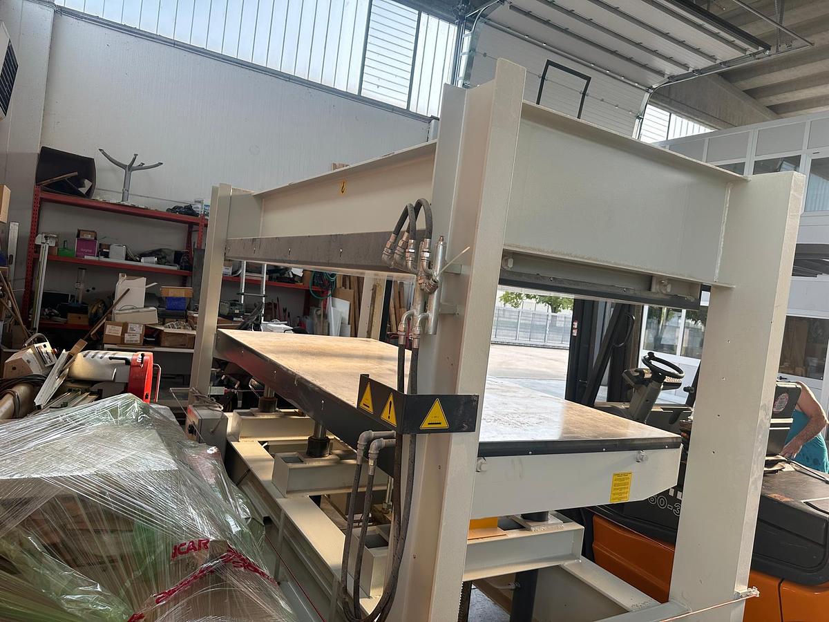Revisionato PRESSA A CALDO ITALPRESSE XL6J 3000X1300 - apertura 650 mm