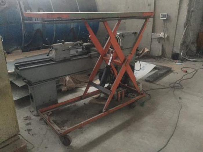 Brugt Løftebord hydraulisk på hjul.