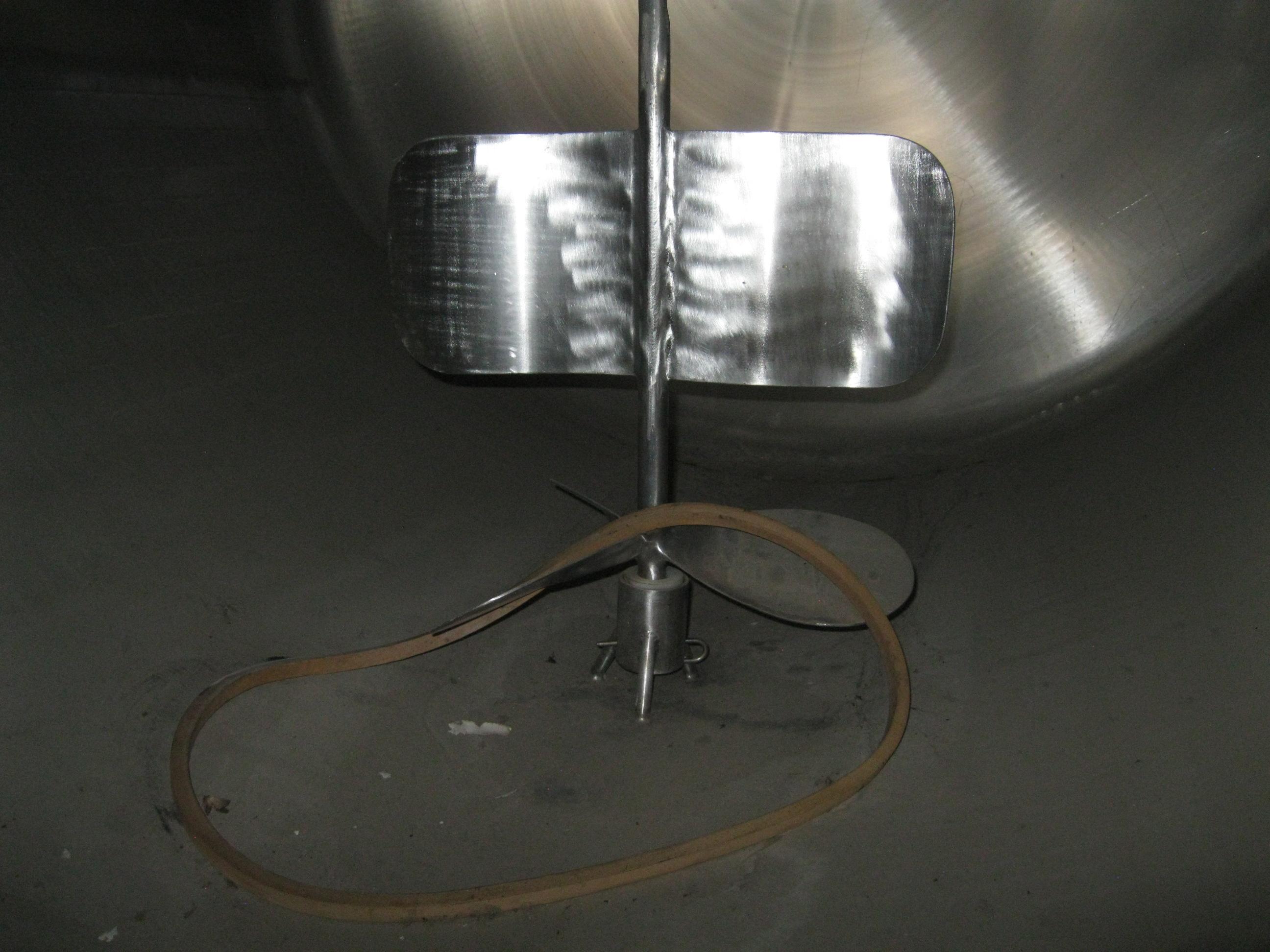 Usado 1000 GALLON HORIZONTAL BULK TANK WITH AGITATION AND JACKET