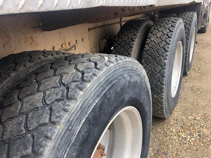 Used PRE EMMISSION 2005 WESTERNSTAR 4900SA TANDEM TRI PICKER TRUCK 