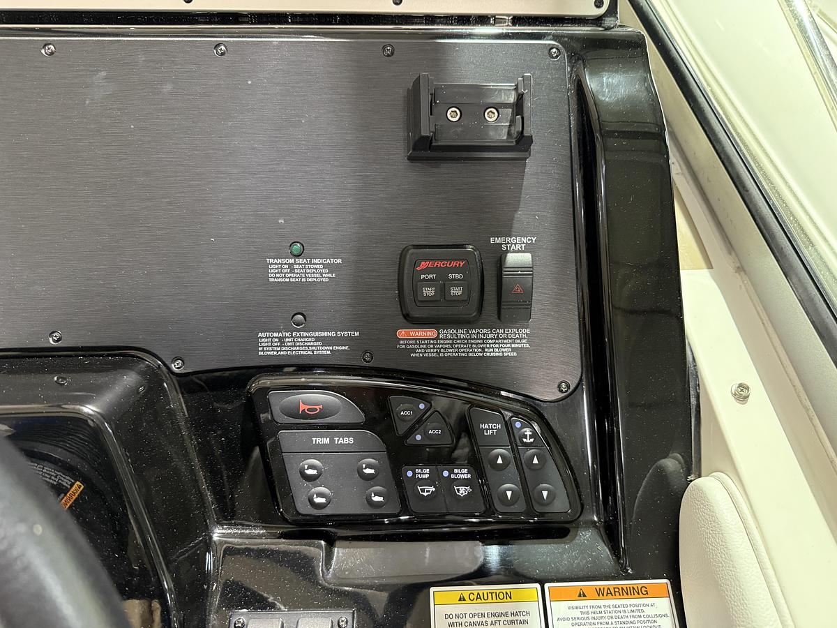 Used 2017 Sea Ray 330 Sundancer