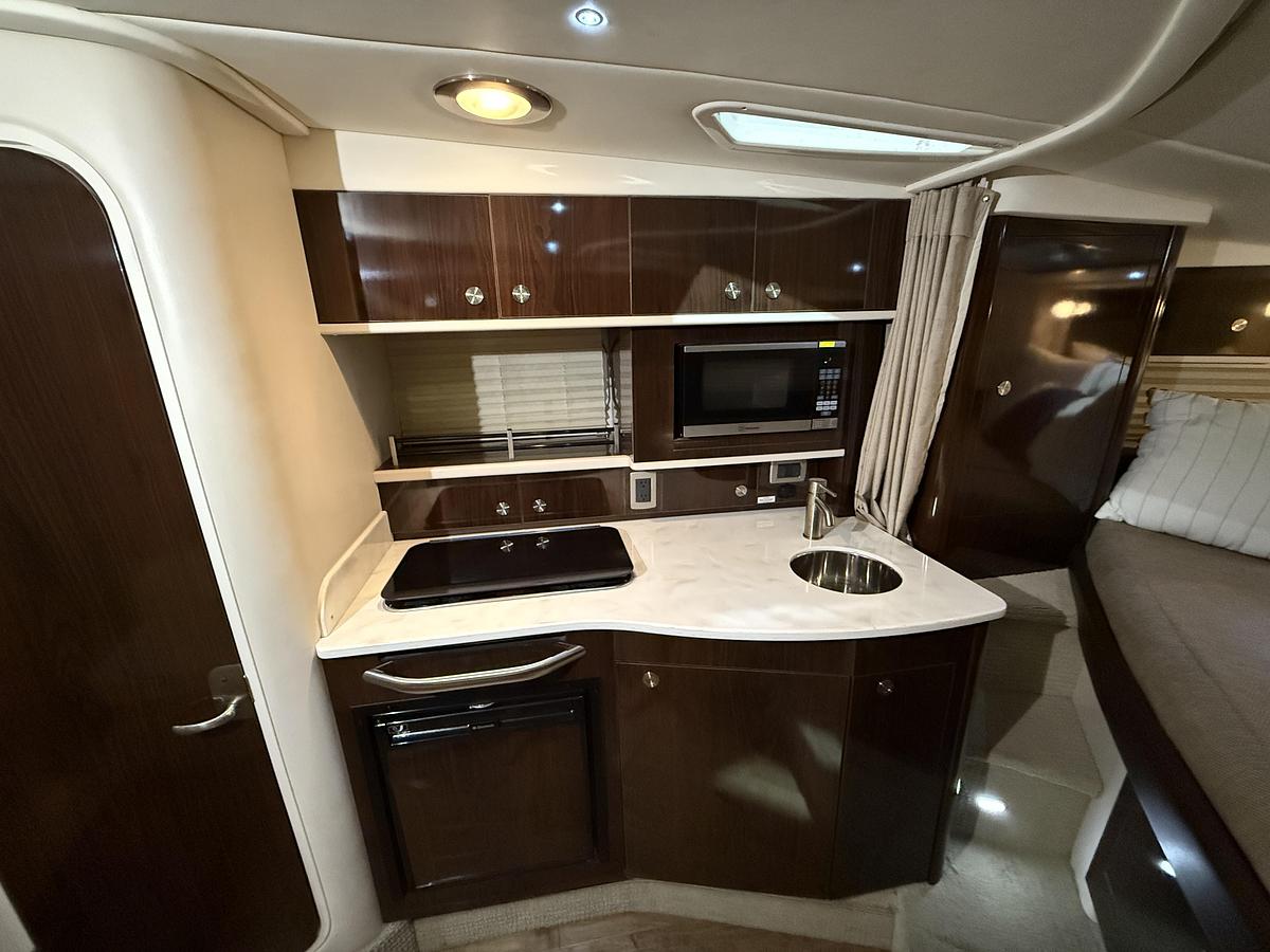 Used 2017 Sea Ray 330 Sundancer