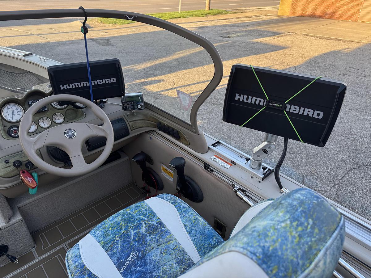 Used 2003 Crestliner 202 Tourament Side Console