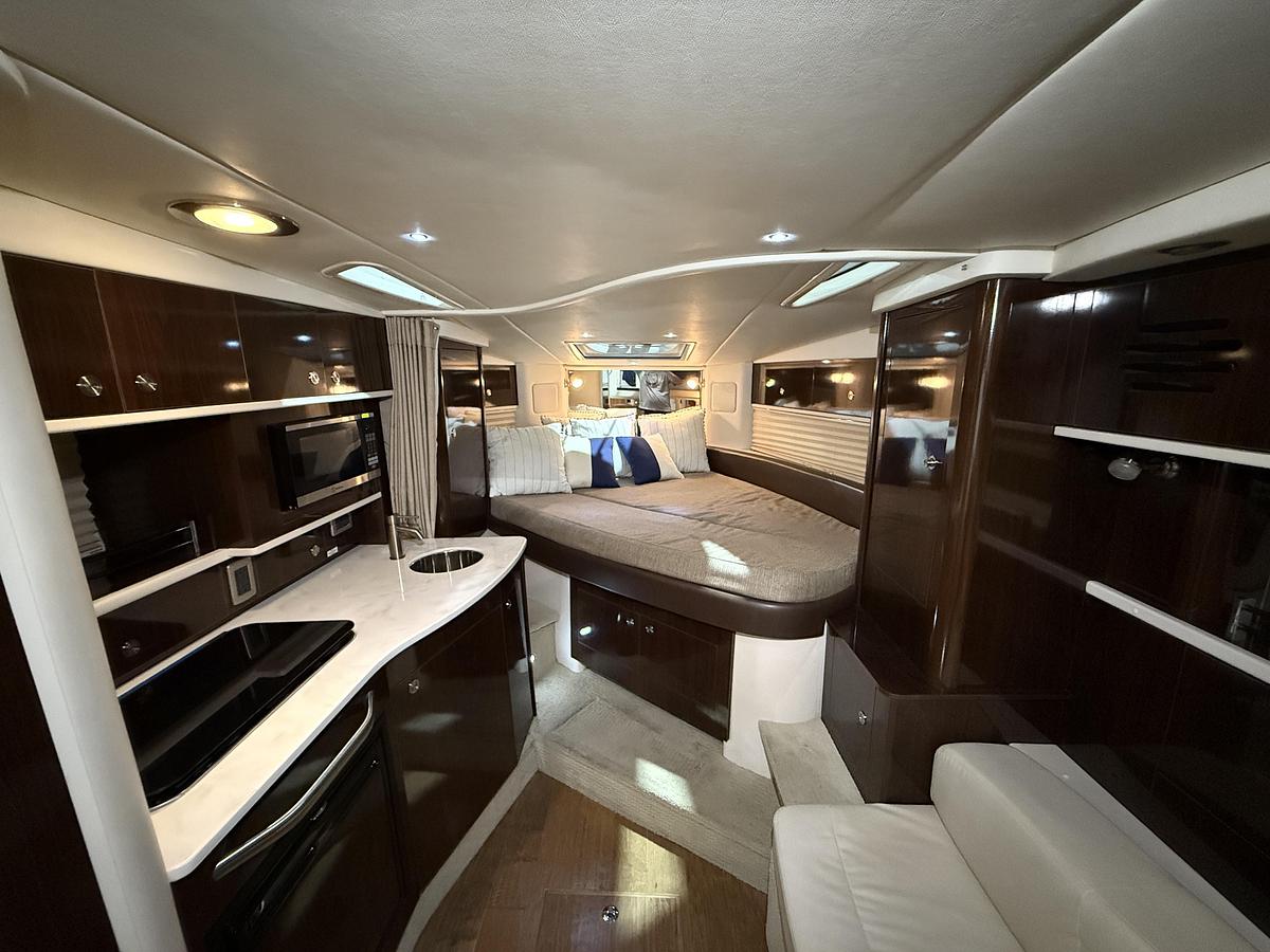 Used 2017 Sea Ray 330 Sundancer