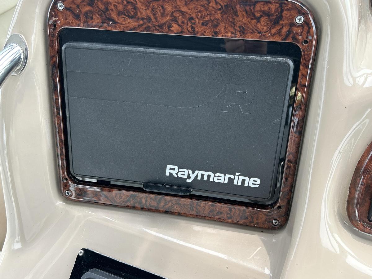 Used 2005 Sea Ray 320 Sundancer