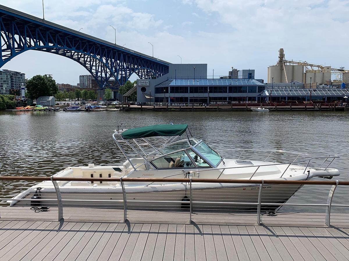 Used 1998 Pursuit 2860 Denali