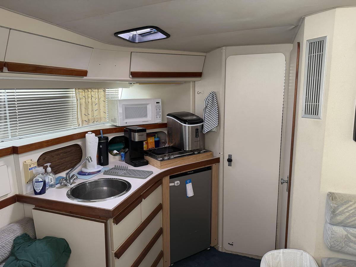 Used 1988 Carver 3257 Montego
