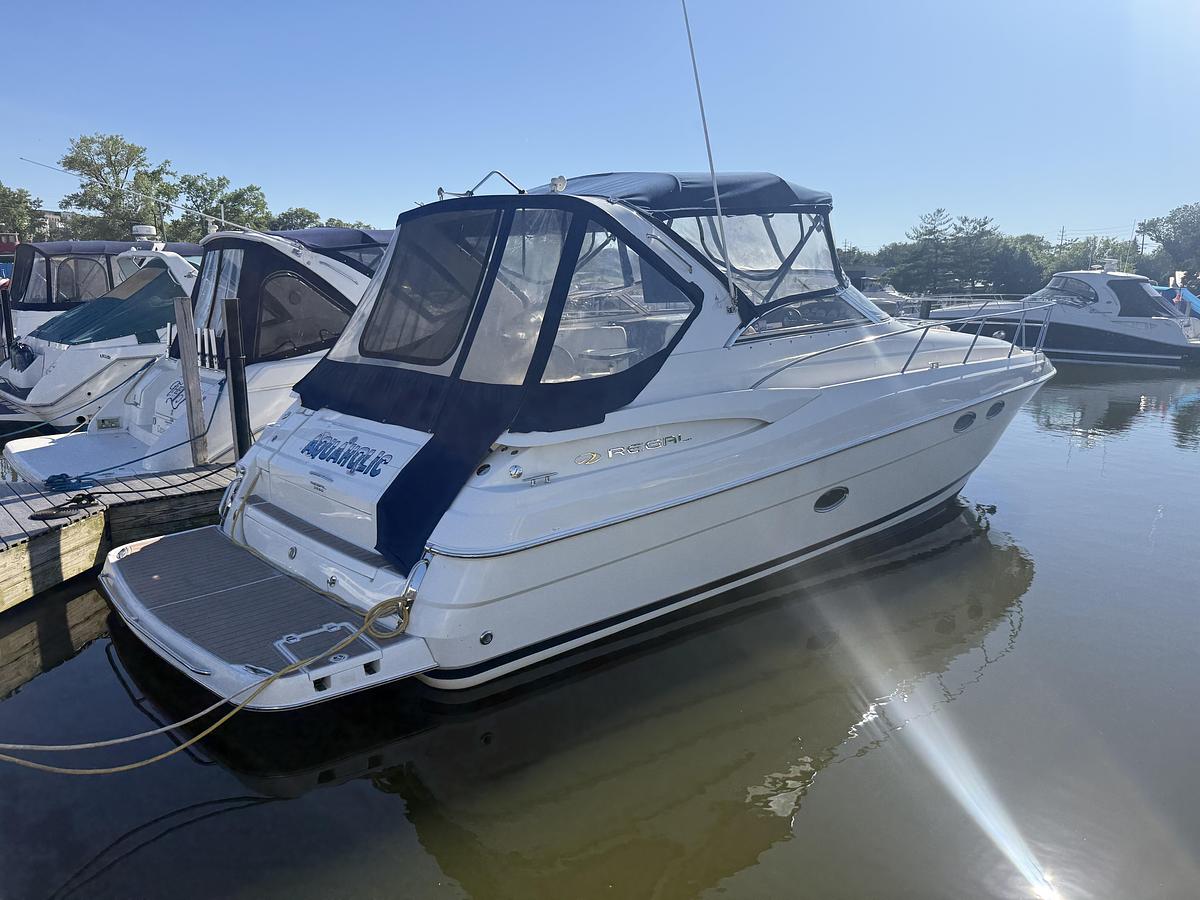 Used 2005 Regal 3560 Commodore