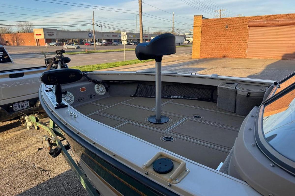 Used 2003 Crestliner 202 Tourament Side Console