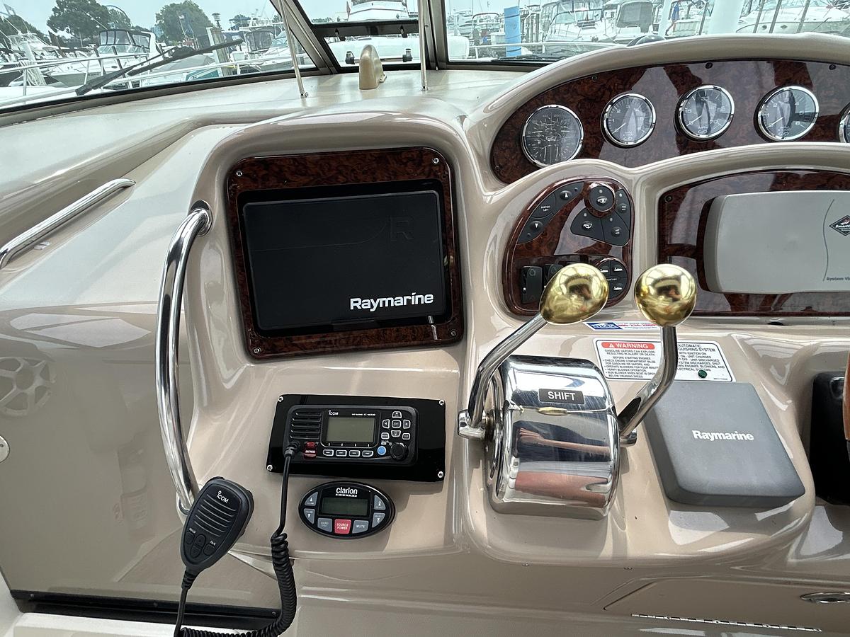 Used 2005 Sea Ray 320 Sundancer