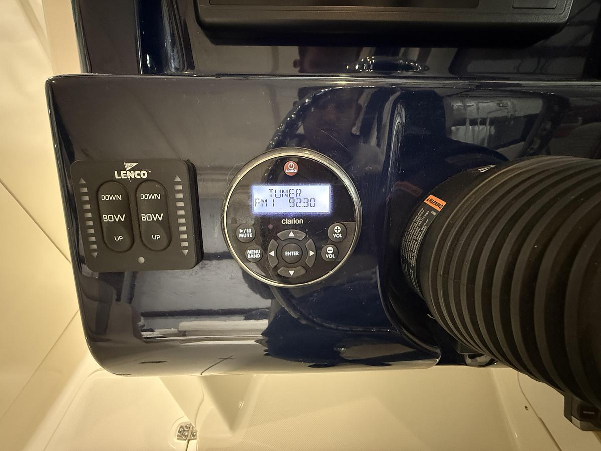 Used 2014 Pursuit 265 DC