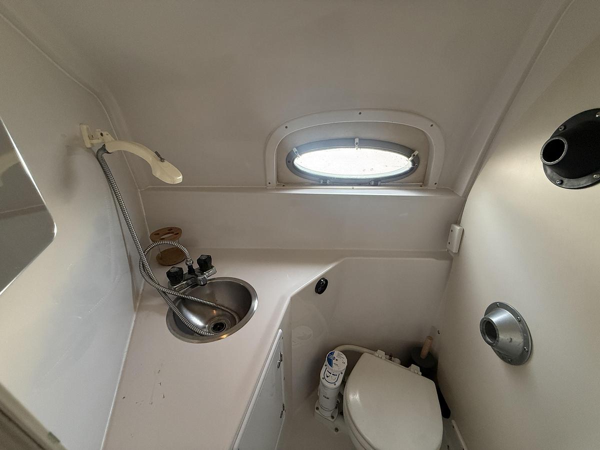 Used 1998 Four Winns 258 Vista