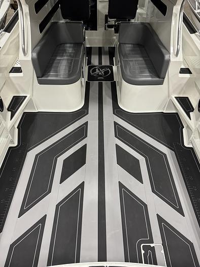 2025 Extreme Boats  915 Walk Around