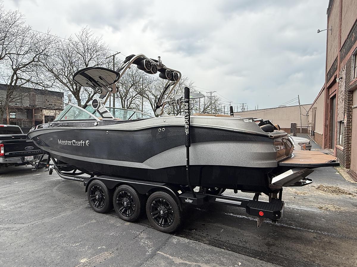 Used 2021 MasterCraft X26