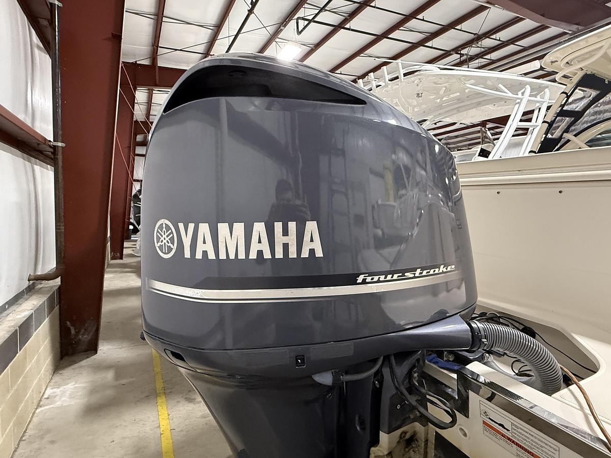 Used 2014 Pursuit 265 DC