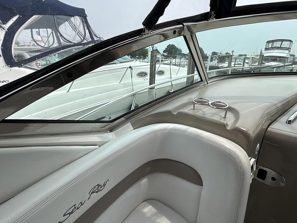 Used 2005 Sea Ray 320 Sundancer