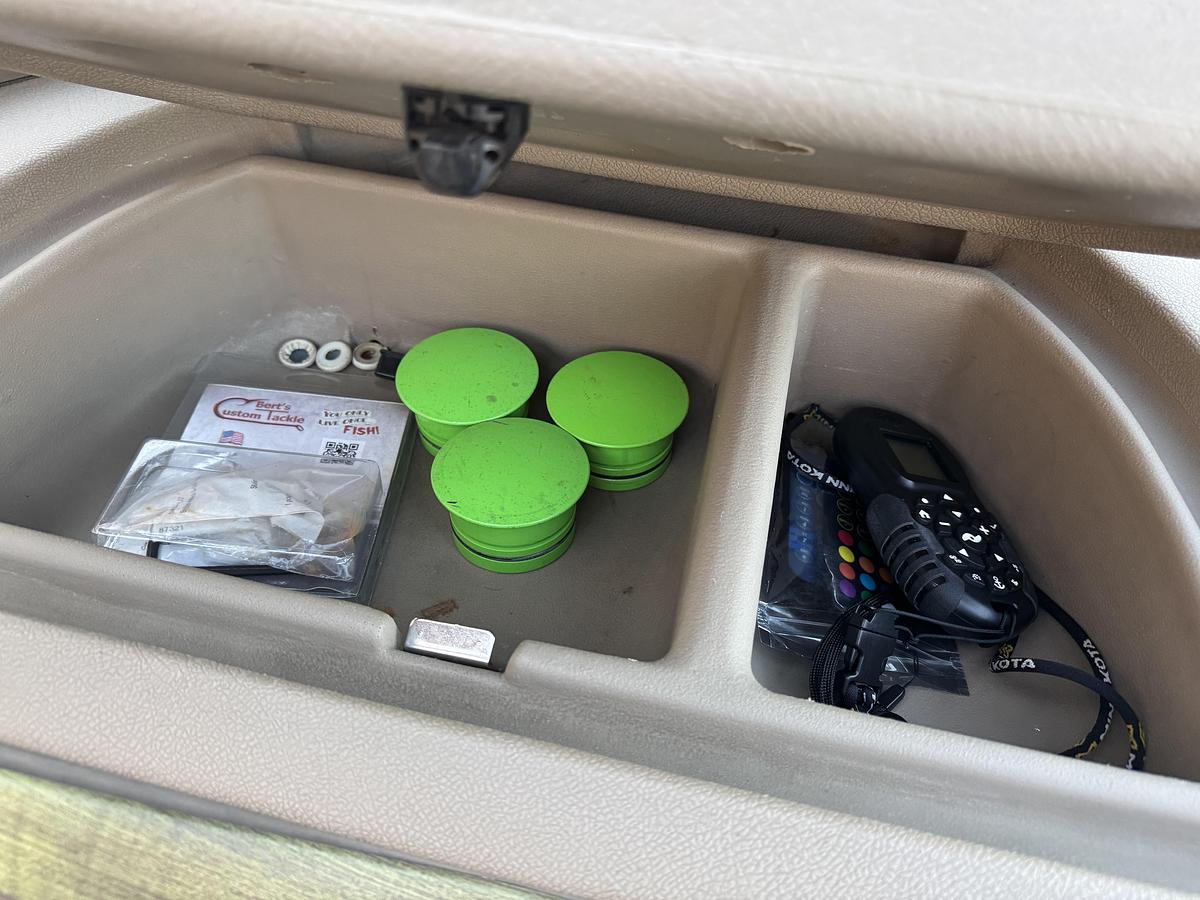 Used 2003 Crestliner 202 Tourament Side Console