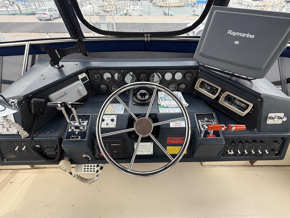 Used 1986 Sea Ray 410 Sundancer