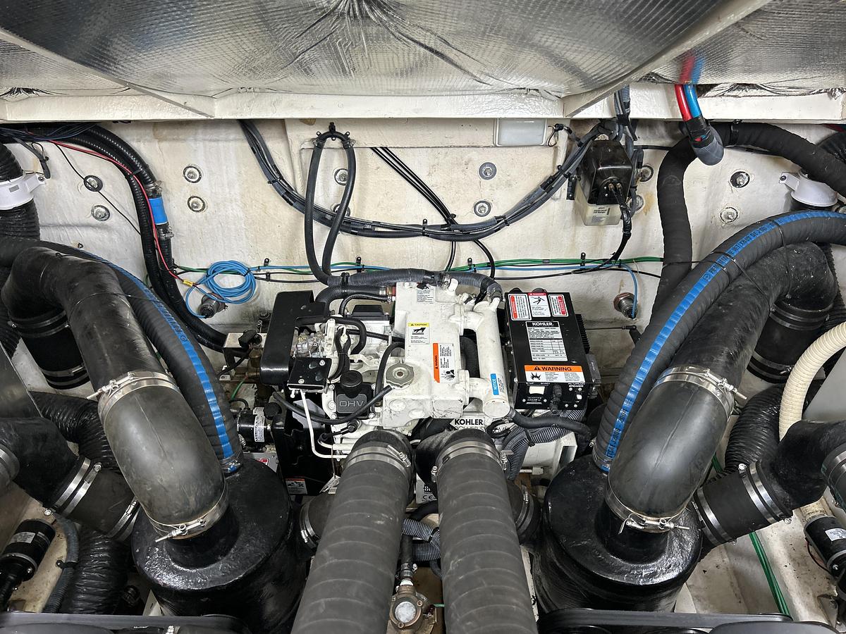 Used 2005 Sea Ray 320 Sundancer