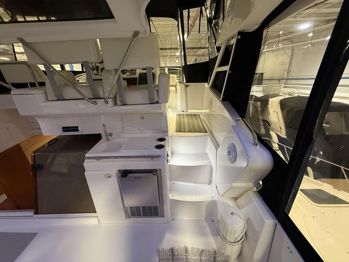 Used 1998  Silverton 352 Motor Yacht