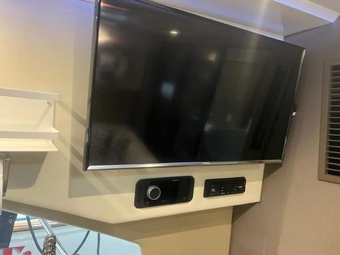 Used 2018 Carver C37