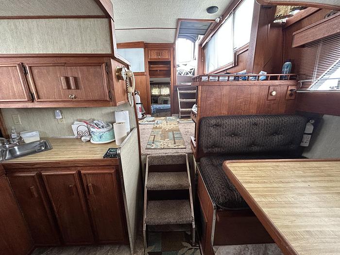 Used 1986 Marinette 39' Double Cabin
