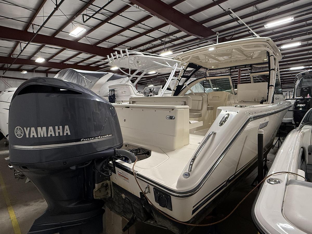 Used 2014 Pursuit 265 DC