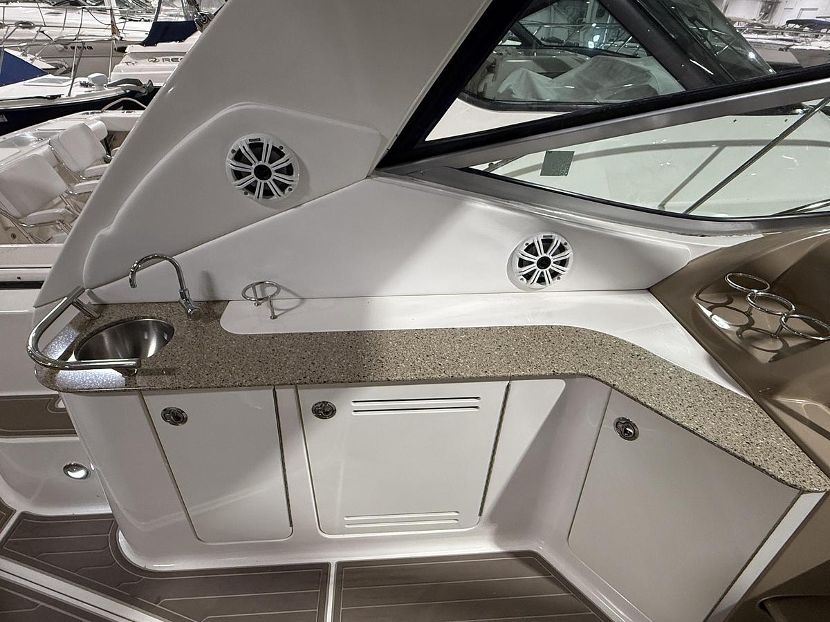 Used 2017 Sea Ray 330 Sundancer