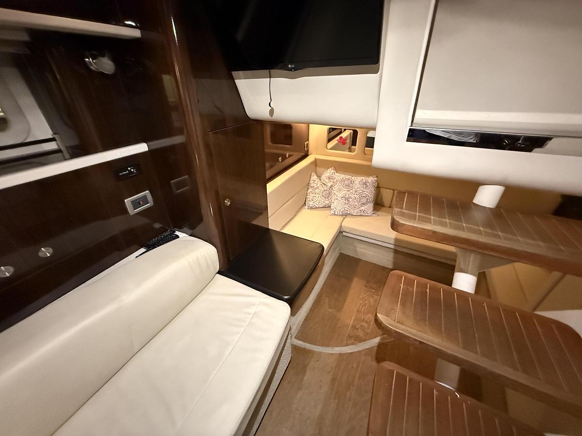 Used 2017 Sea Ray 330 Sundancer