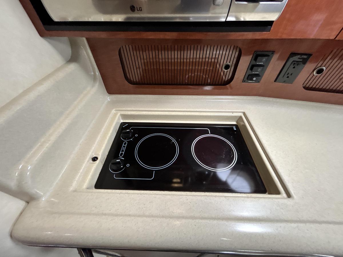 Used 2005 Sea Ray 320 Sundancer