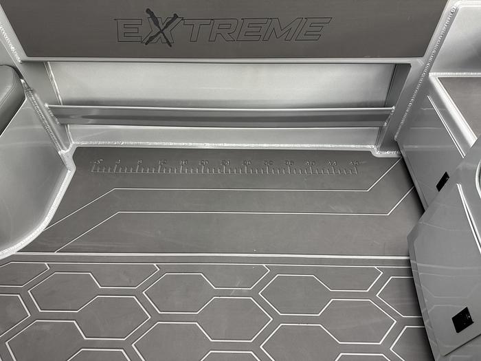 2025 Extreme Boats  696 Game King