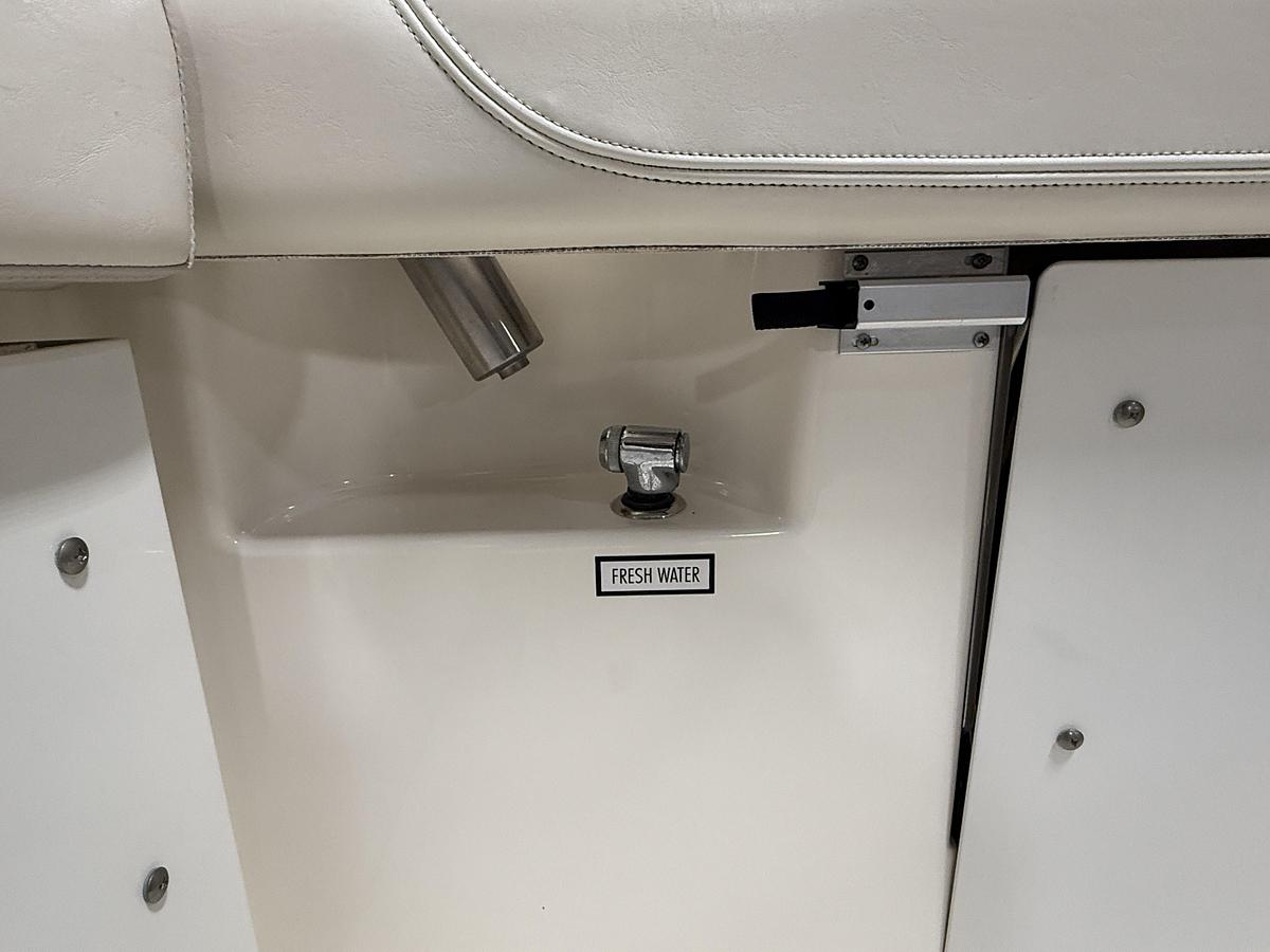 Used 2014 Pursuit 265 DC