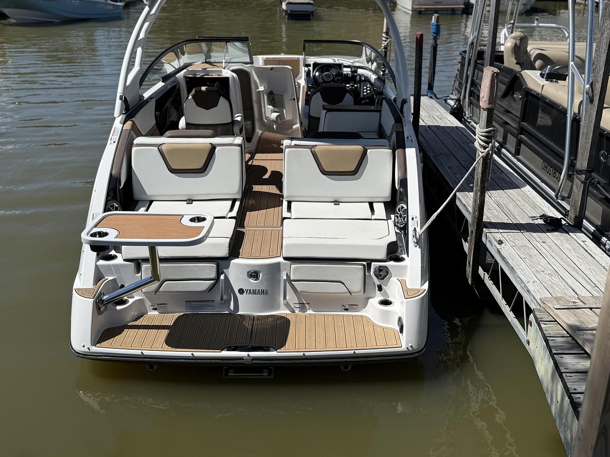 Used 2023 Yamaha 252 SD