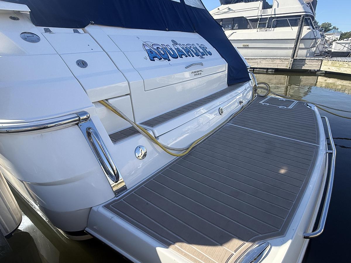 Used 2005 Regal 3560 Commodore