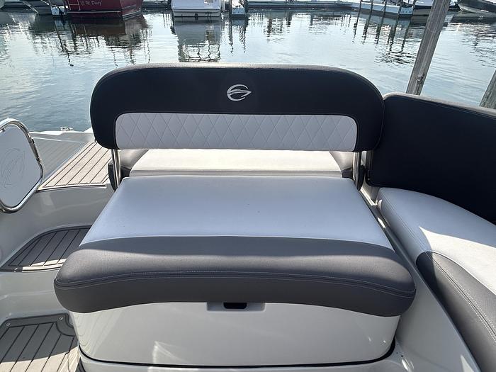 Used 2022 Crownline E285