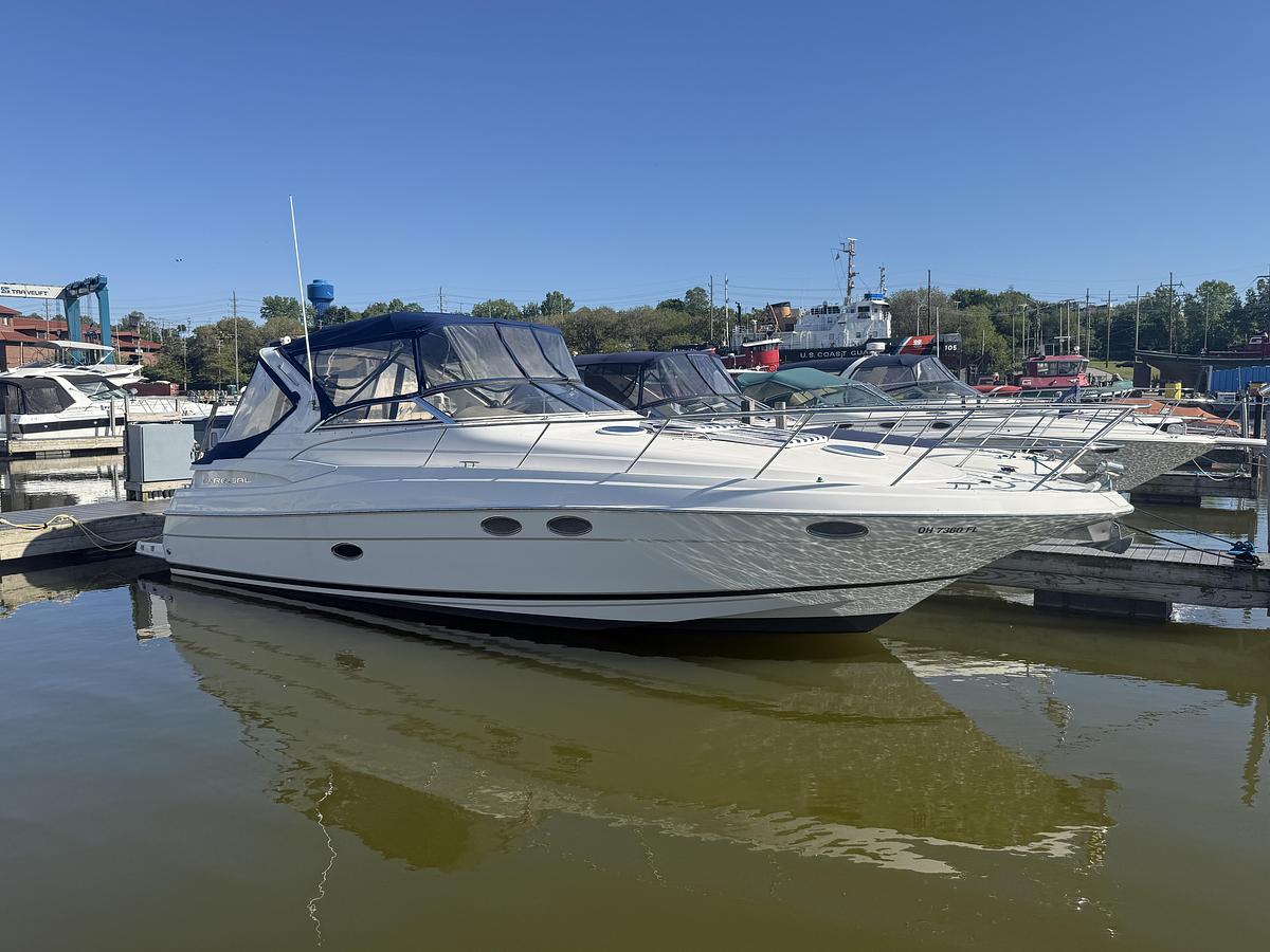 Used 2005 Regal 3560 Commodore