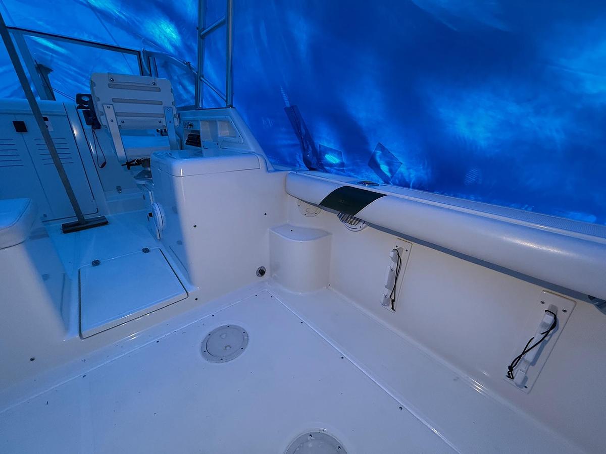 Used 1998 Pursuit 2860 Denali