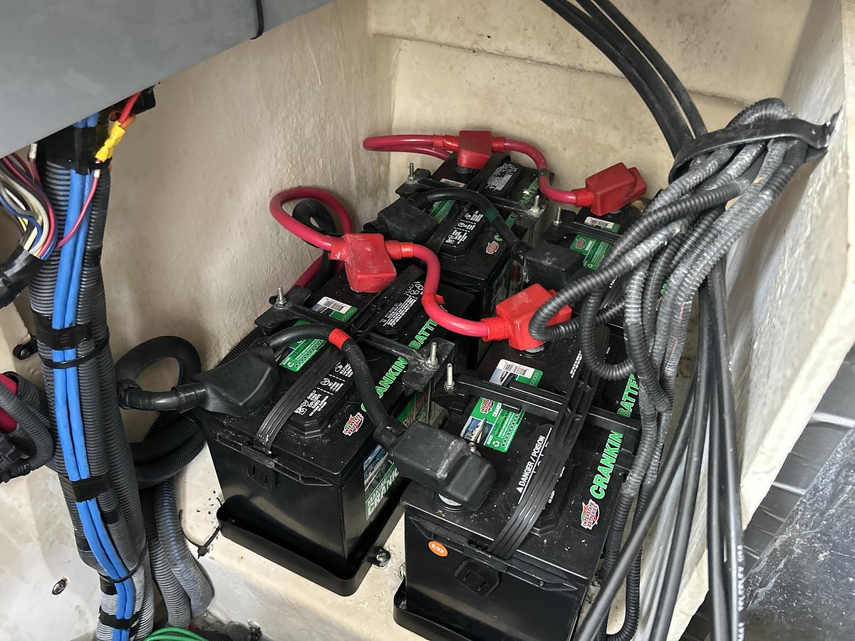 Used 2005 Sea Ray 320 Sundancer