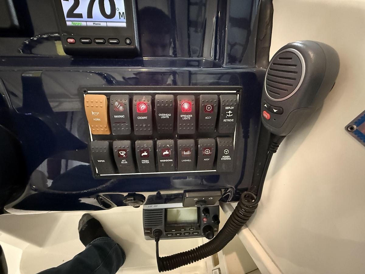 Used 2014 Pursuit 265 DC