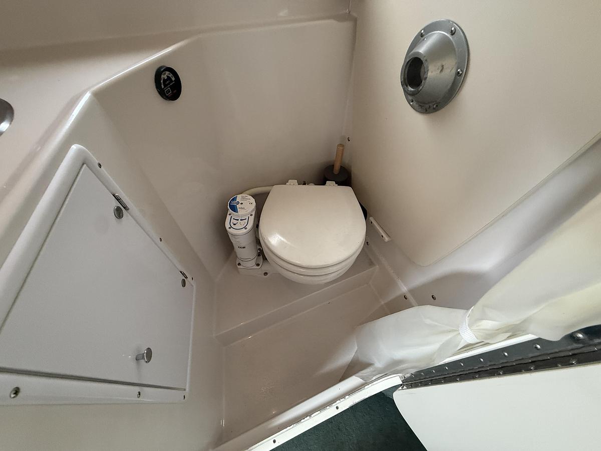 Used 1998 Four Winns 258 Vista